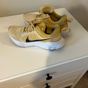 Nike Yellow and Black Running Shoes